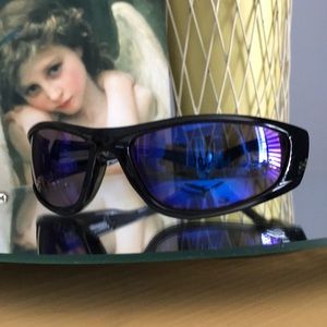 NYS Men’s sport style sunglasses.